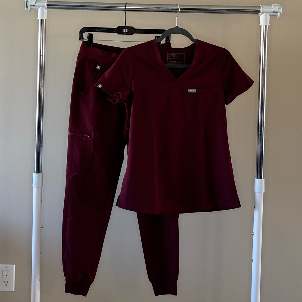 FIGS SCRUB SET BURGUNDY CLASSIC CORE COLLECTION